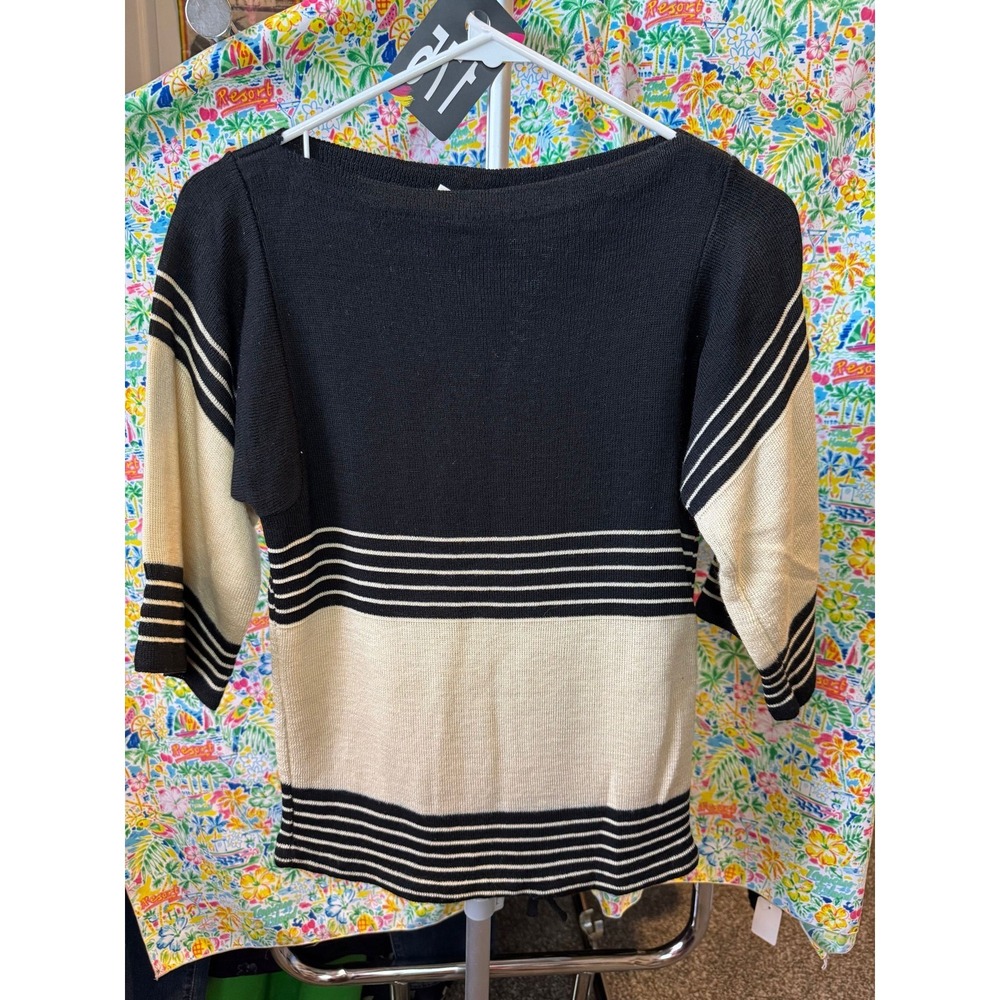 175 100% Acrylic black and tan top - S